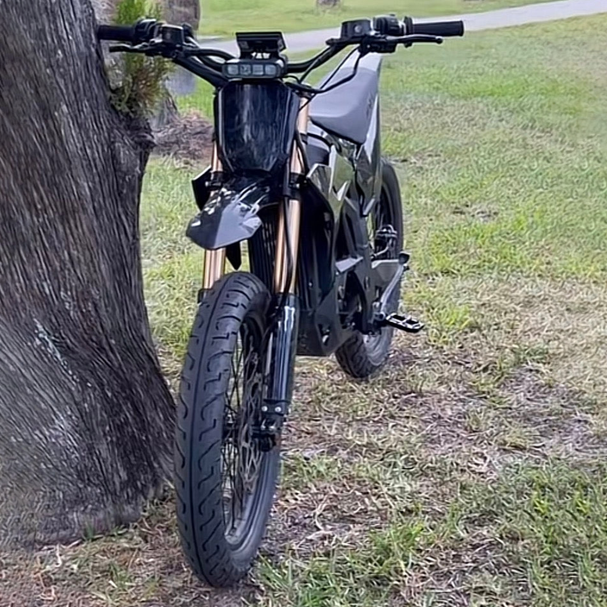 Altis Sigma supermoto front and rear tire set for stock 19-inch wheels – close-up detail