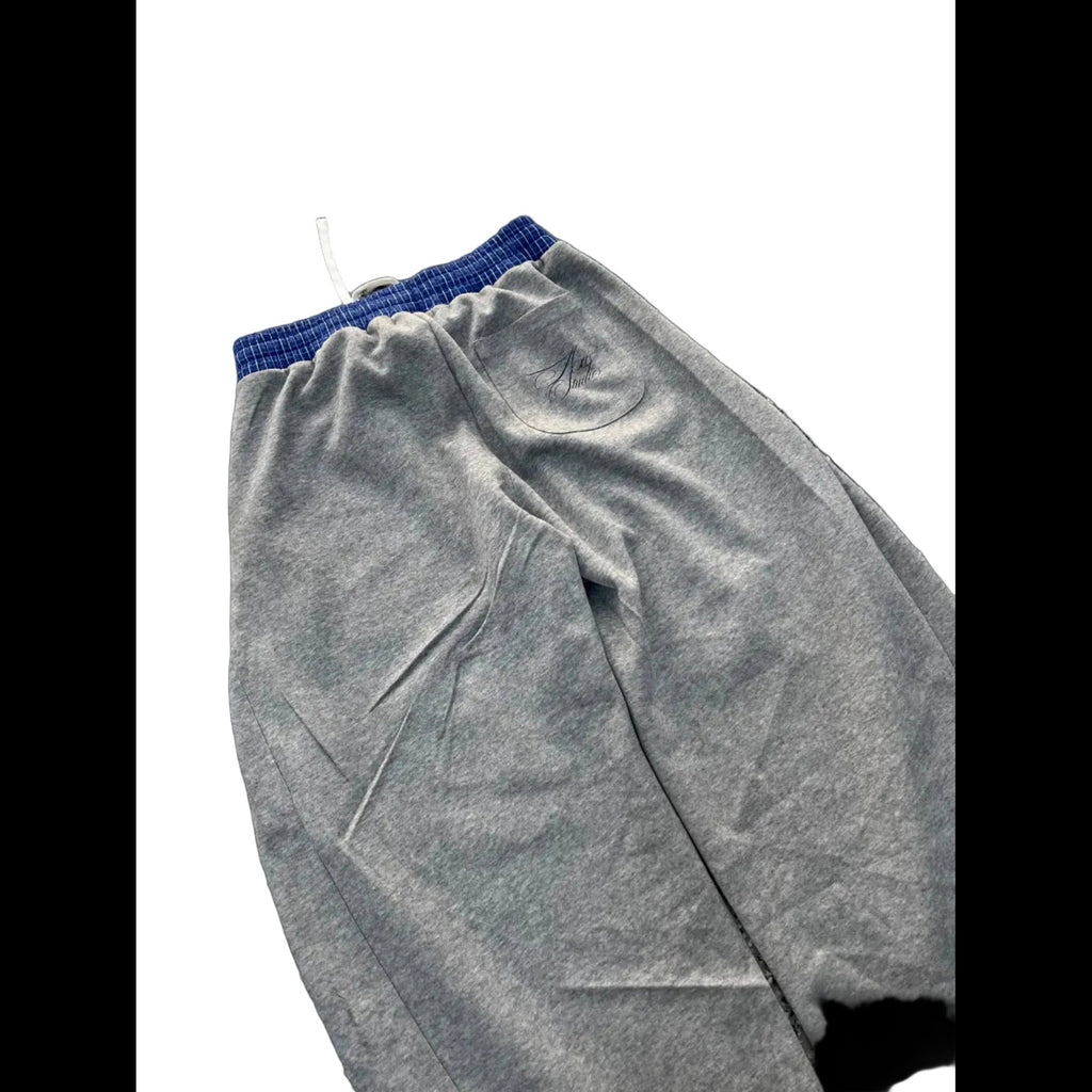Gray fleece sweatpants with a blue elastic waistband, shown on a white background.