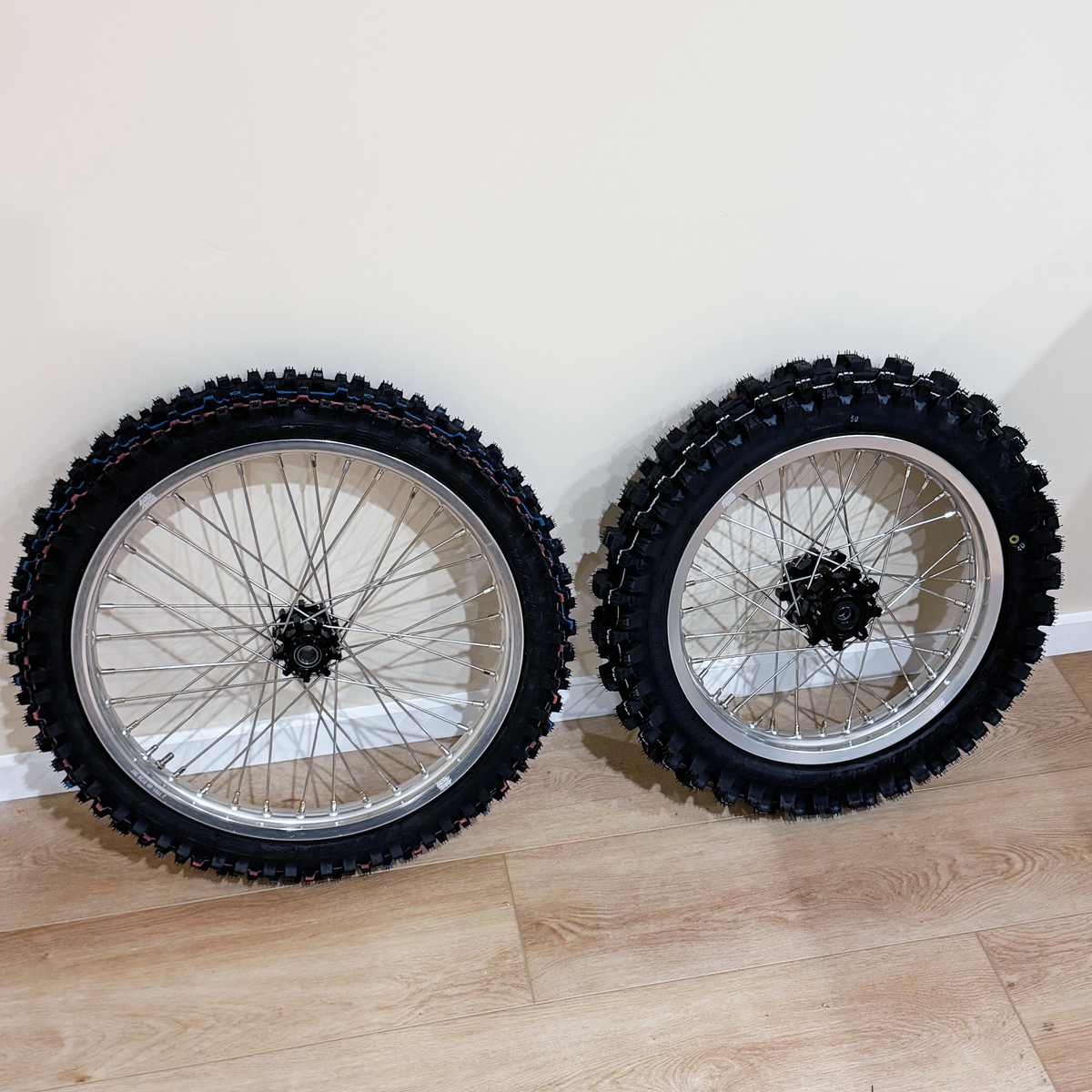 16/19 dirt wheel set with mounted tires for Sur-Ron Light Bee, E-Ride 2.0/1.0 and LBX