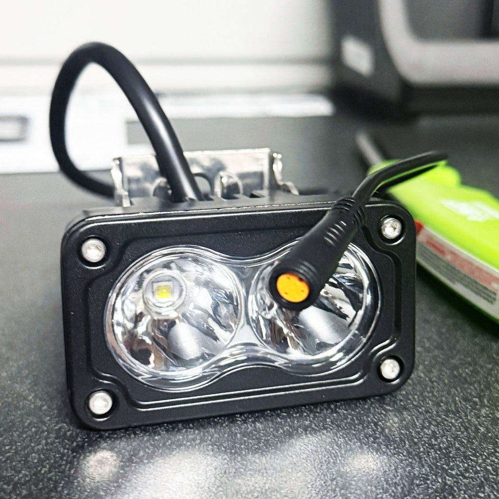 Super73 Baja light V2, 2000-lumen factory-wired light – close-up detail