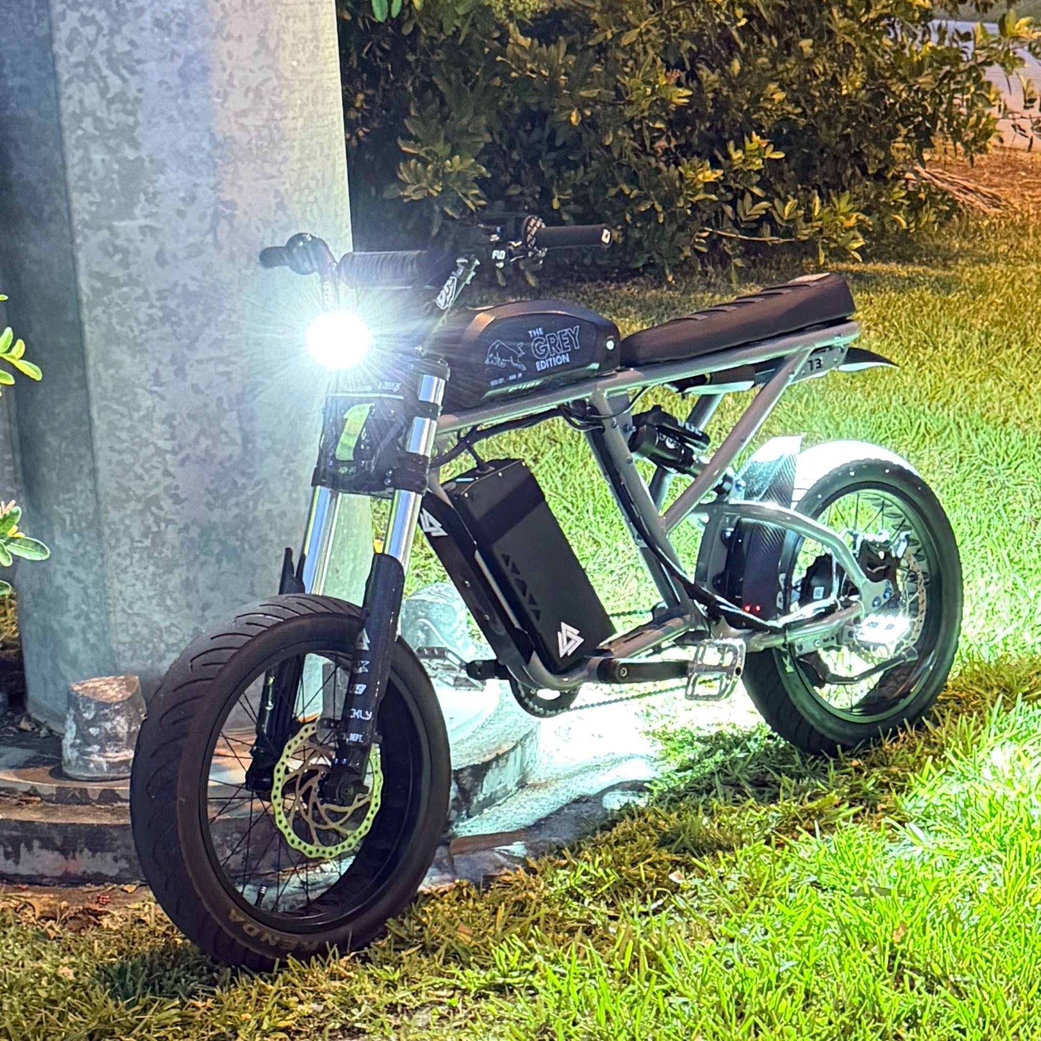 Super73 V4 rock light kit, 1080-lumen LED – close-up detail