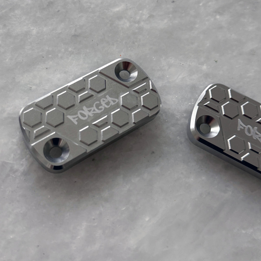 Surron Ultra Bee Brake Reservoir Cap | CNC Metal Upgrade (Black & Chrome) Forged Racing
