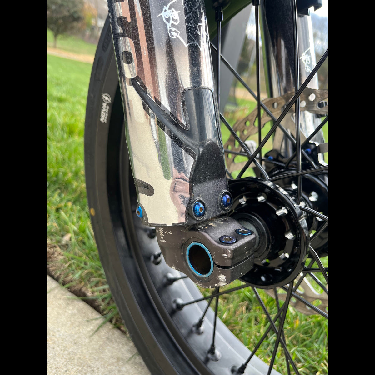 Ultra Bee Fork Guards (Set of 6) Axbolts